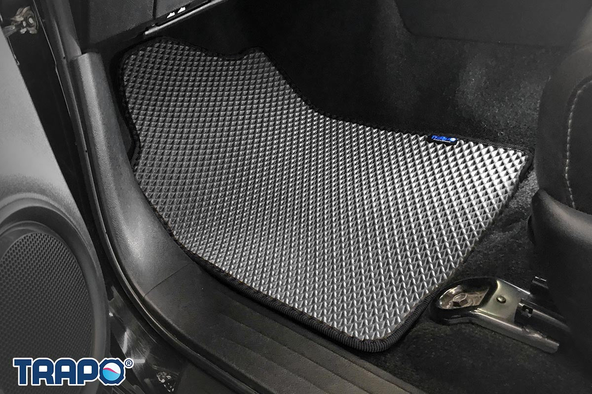 Kelabu-Hitam-Baris 1 & 2